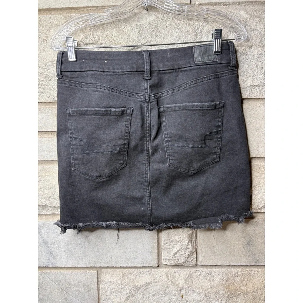 American Eagle Distressed Denim Mini Skirt Washed‎ Black Raw Hem Womens Size 10